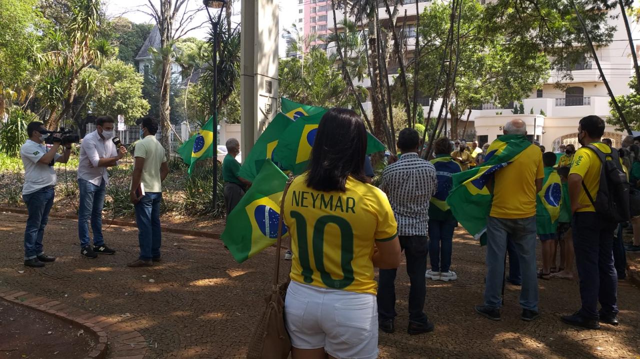 Foto 31 de 31 — Manifestantes fazem ato pró-Bolsonaro na Praça da Independência; veja imagens